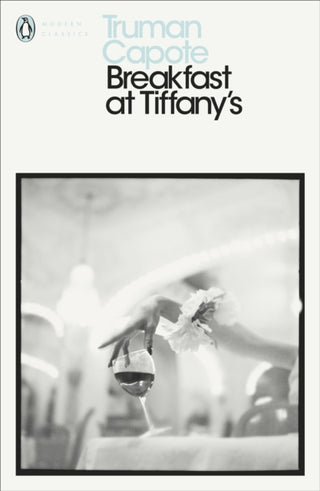 Cover image for 9780141182797 - Breakfast at Tiffany's