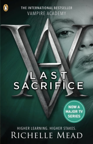 Cover image for 9780141331881 - Vampire Academy: Last Sacrifice (book 6)
