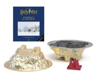 Cover image for 9798886635065 - Harry Potter: Hogwarts in the Snow Cake Pan Set