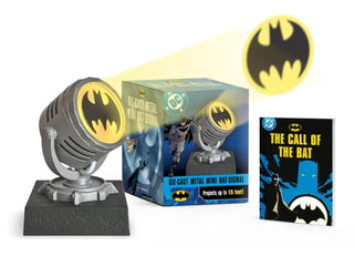 Cover image for 9798894142265 - Batman: Die-Cast Metal Mini Bat-Signal